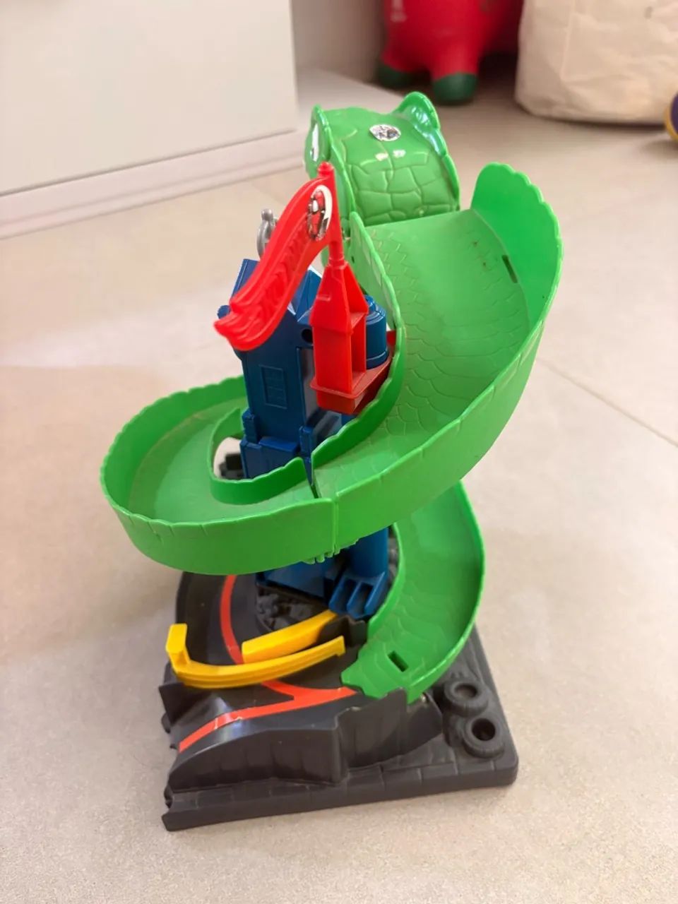 Pista hot wheels cobra