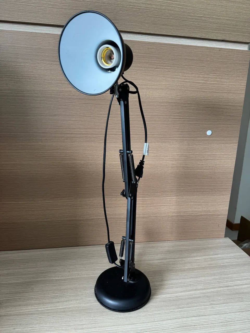 Luminária de mesa articulável com base  - Foto 3