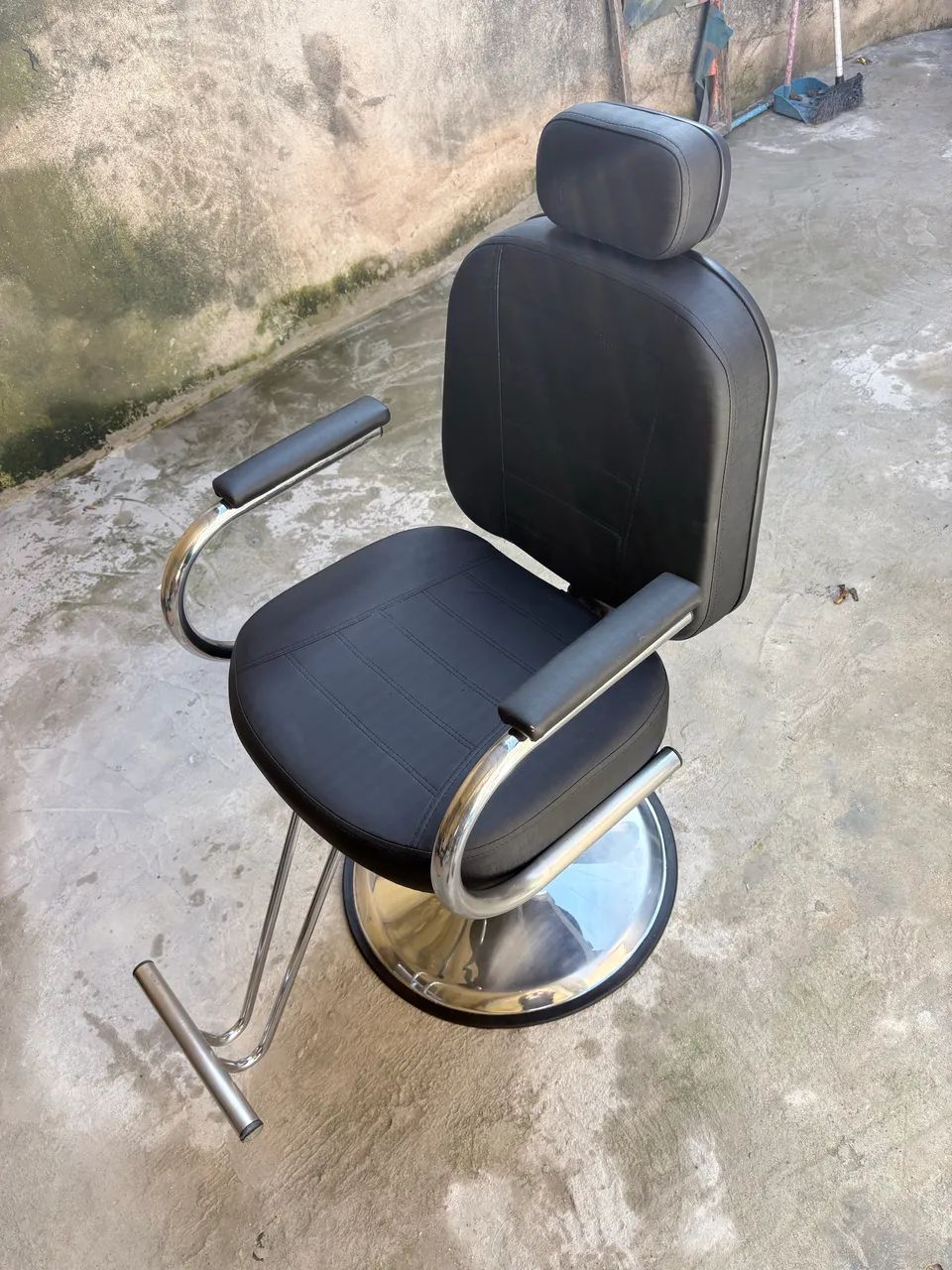 Vendo par de cadeira reclinavel barbearia  - Foto 4