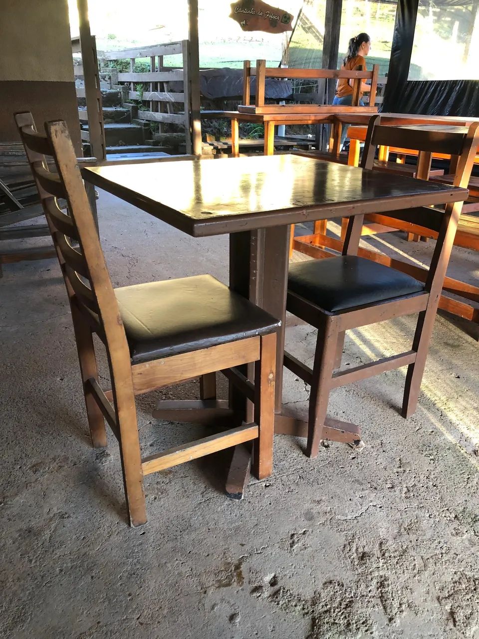 MESA E CADEIRAS