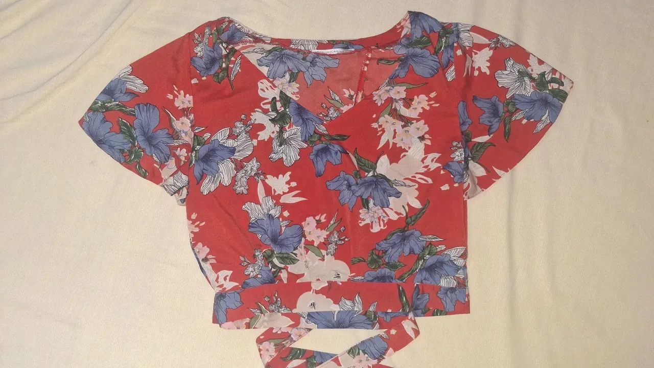 Blusa arrumada transpassada 