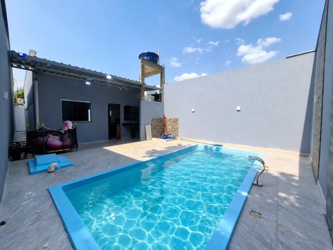 Linda casa com piscina 