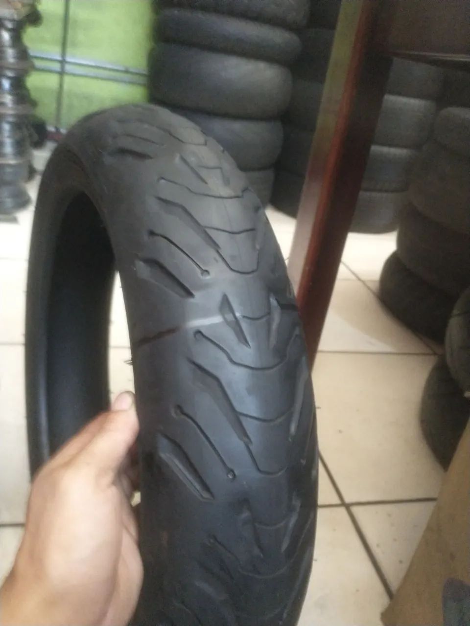 Pneus Dianteiro 120/70/17 semi novo Michellin