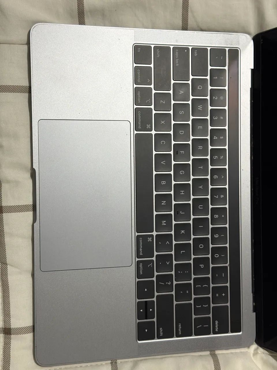 Perfeito MacBook Pro 2018 i7 16RAM 512SSD - Foto 4