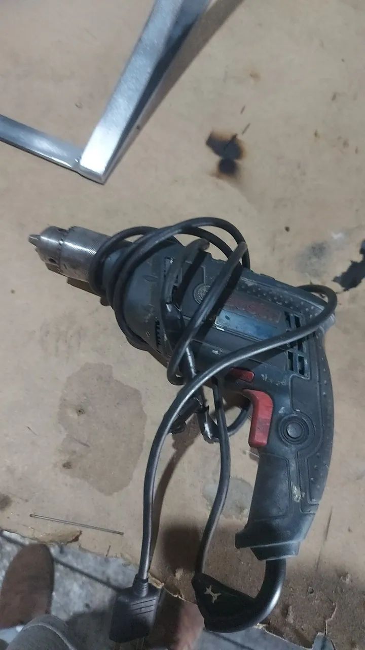 furadeira bocches 750 vaty potencia  boa