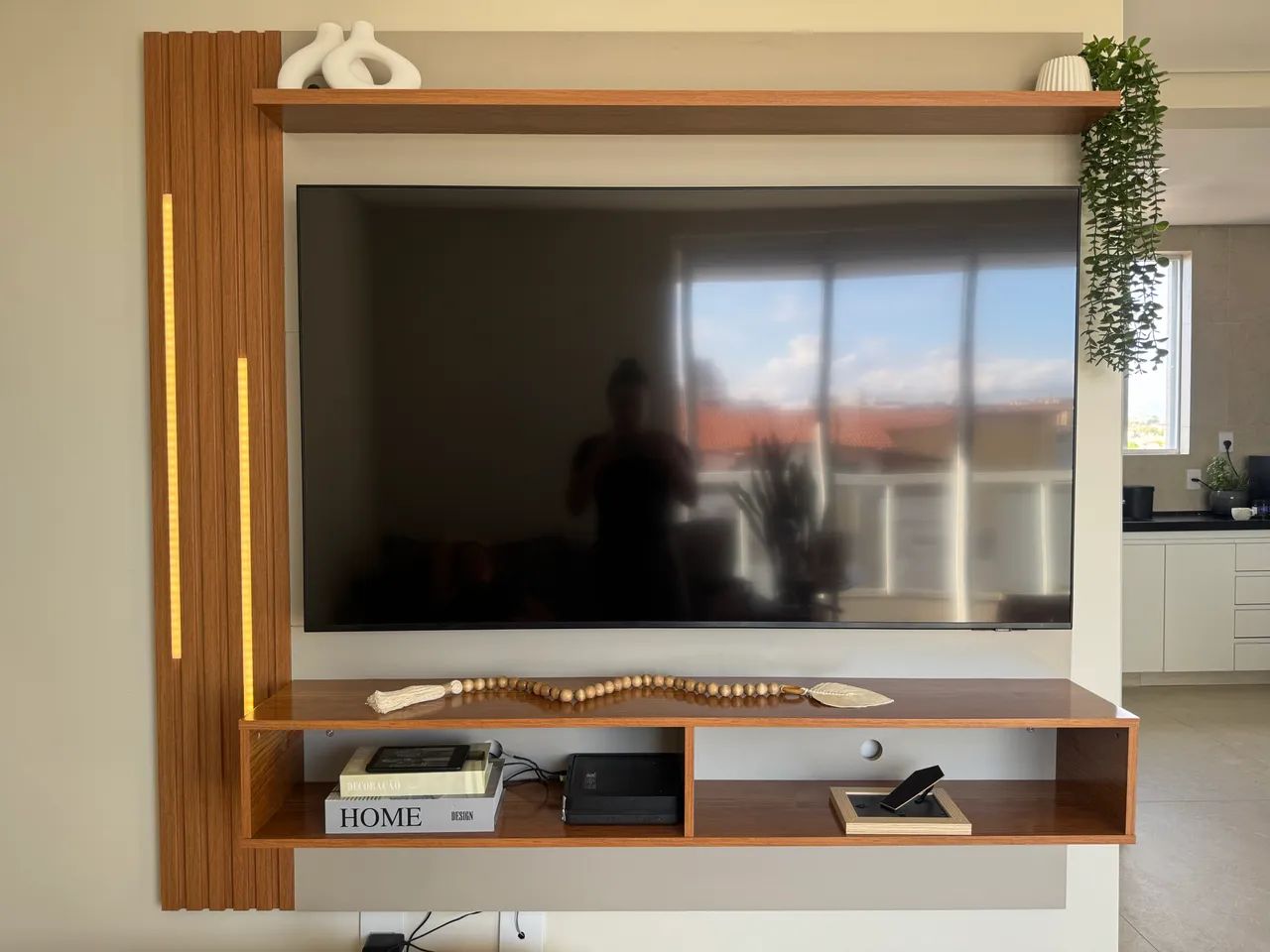 Painel para Tv até 65 polegadas MDF 170cm X 162cm - com LED 
