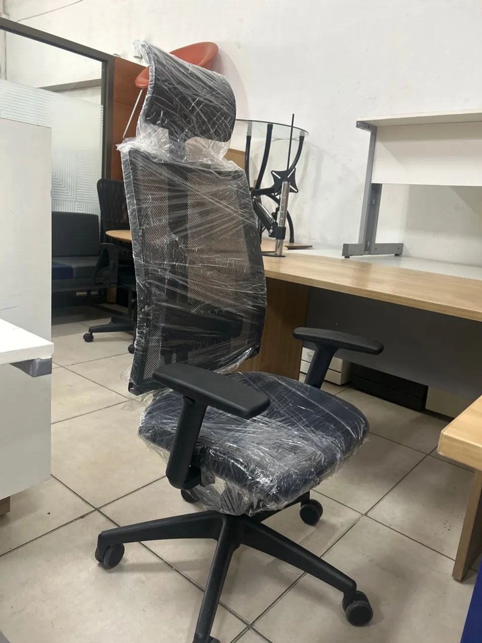 Cadeira giratória ergonômica  - Foto 4