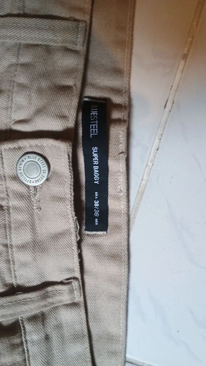 Bermuda Jorts Baggy Cargo Bege  - Foto 4