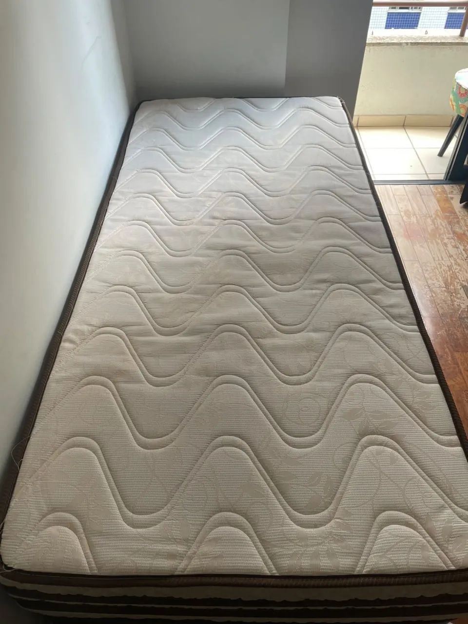 Cama de Solteiro, Baú e colchão!  - Foto 2