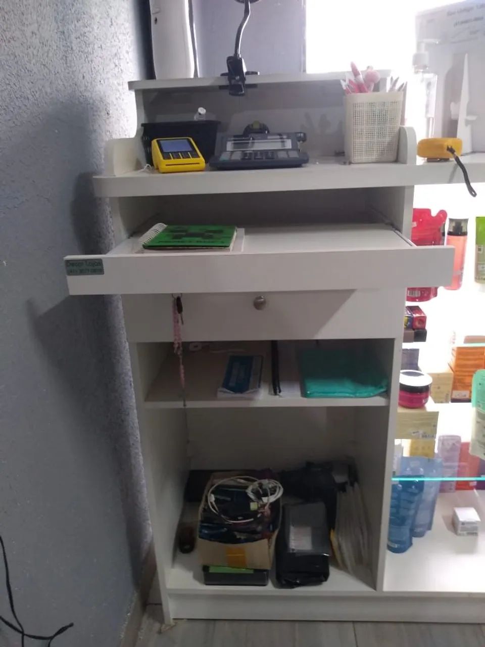 Balcão caixa com expositor de vidro  - Foto 4