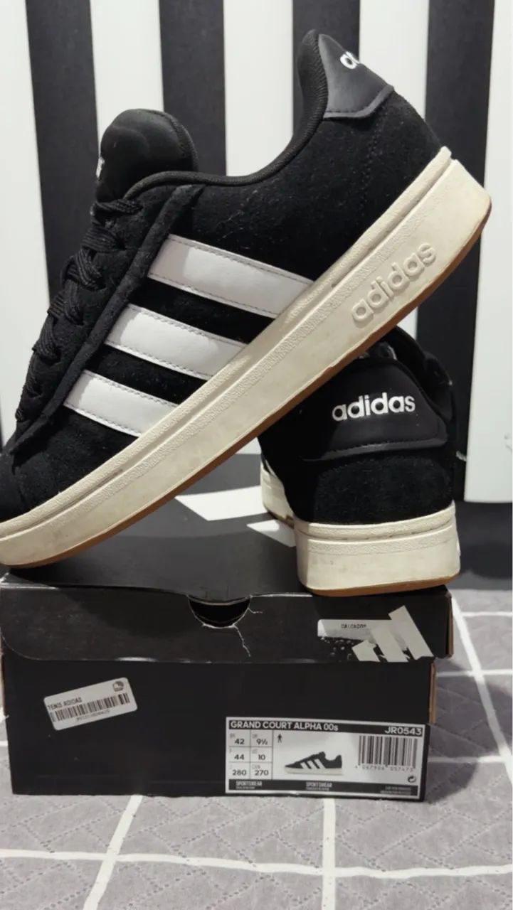 Tênis adidas 