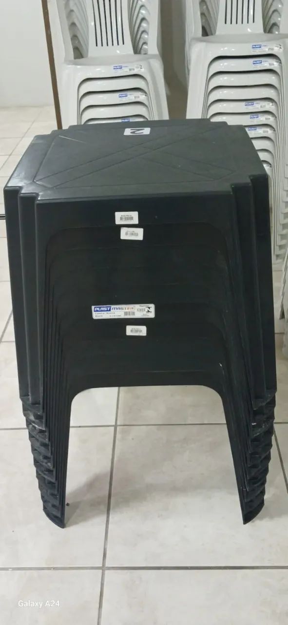 Mesa e Cadeiras Plásticas
