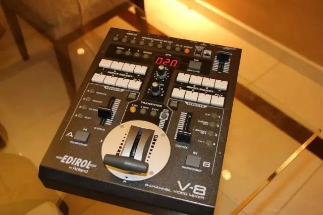 Vídeo Mixer Edirol V8 | 8 Canais - Projetores e Telas de Projeção