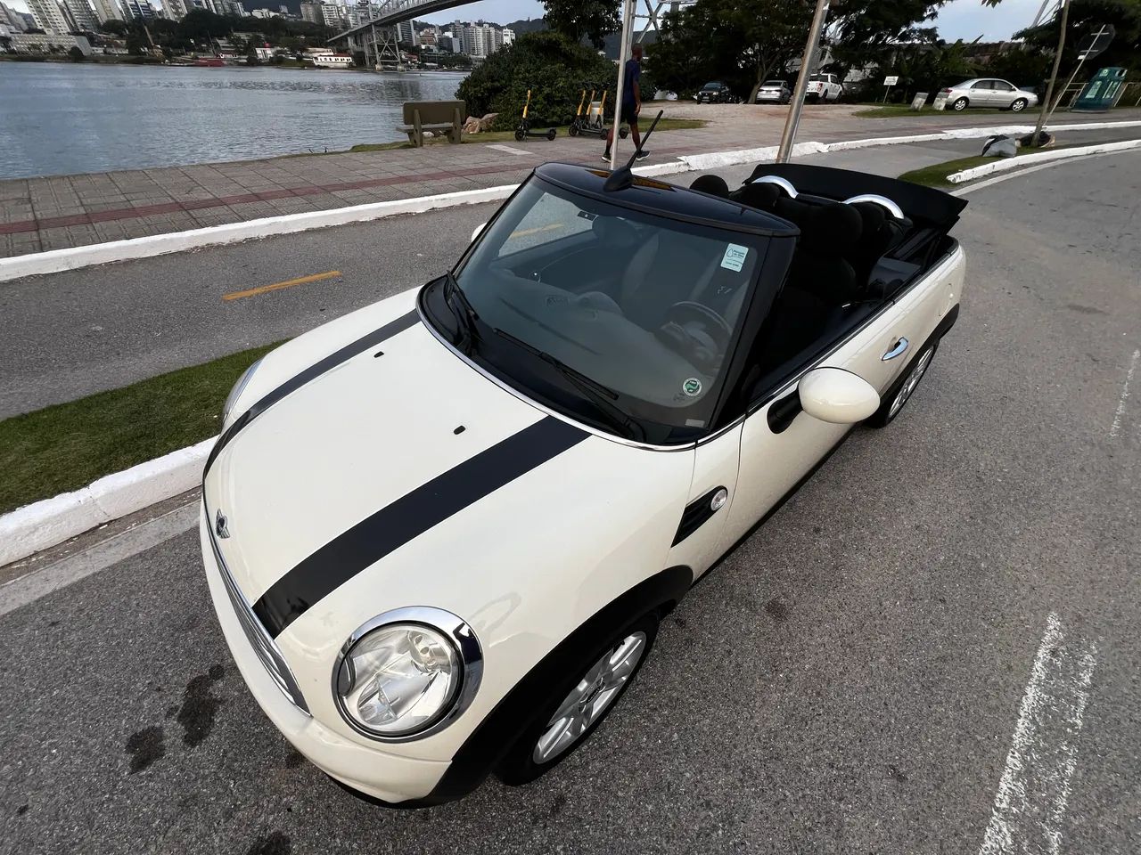 Mini Cooper Cabrio 1.6 Aut. 2011 - Foto 2