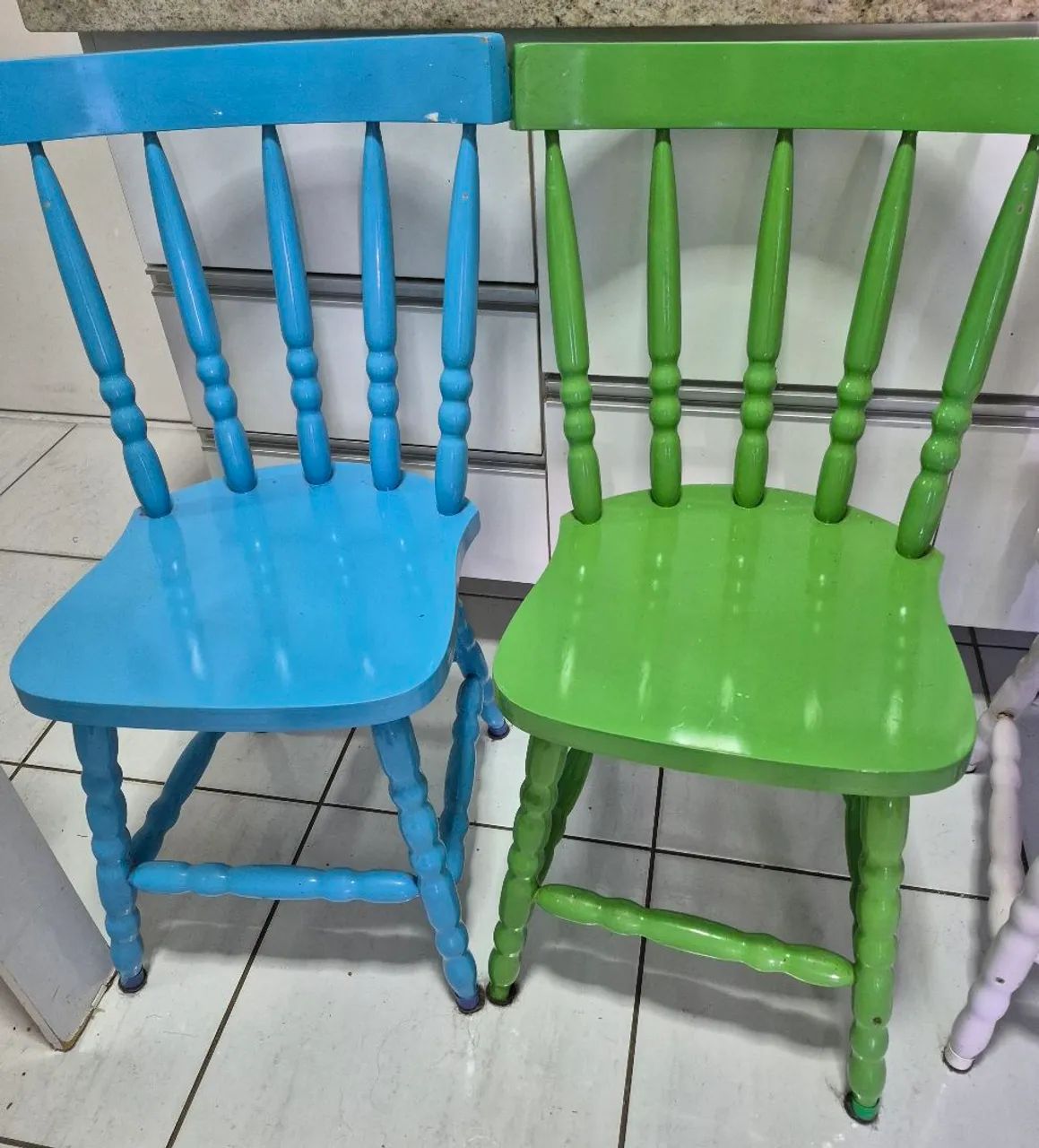 4 CADEIRAS MACIÇAS - Foto 2