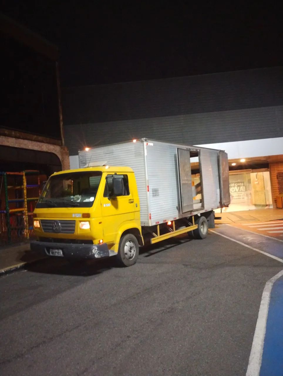 Trabalho com frete pra qualquer lugar Manaus e interior 
