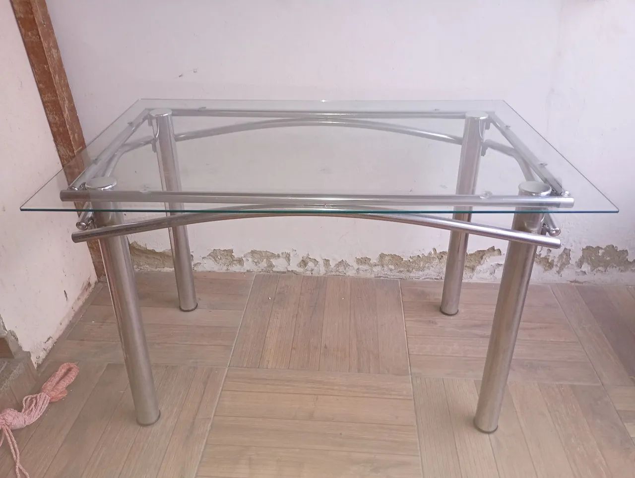 Mesa de alumínio com vidro