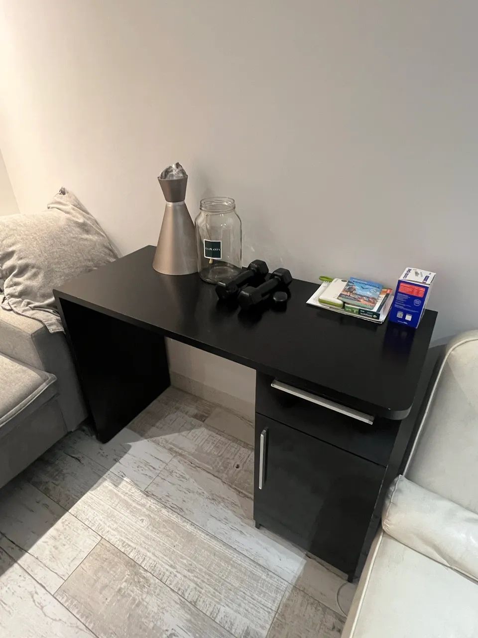 Mesa para computador com um armário e uma gaveta - Foto 3
