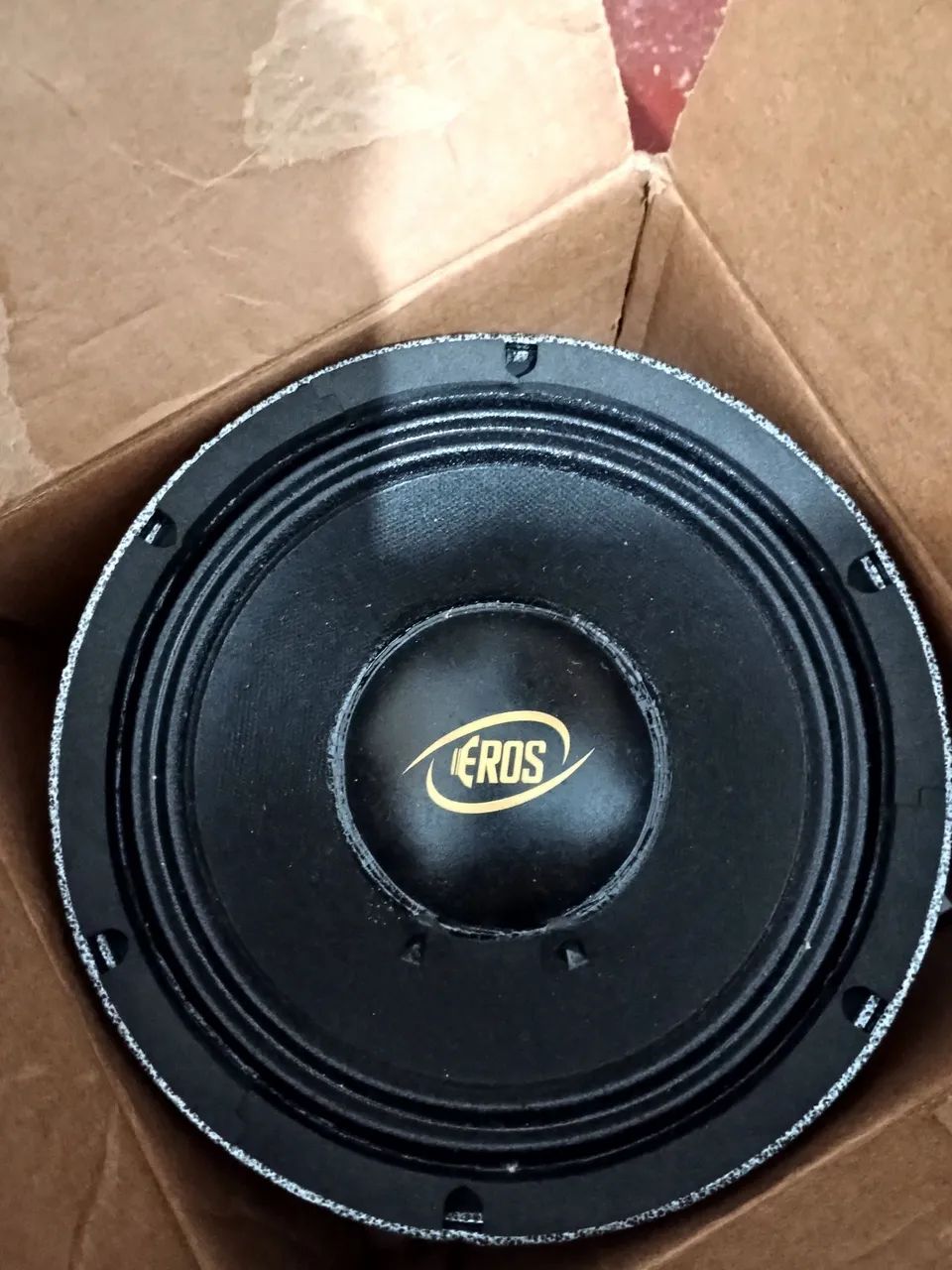 Auto falante woofer Eros 8 polegadas 350 rms tenho duas unidades zeros na caixa