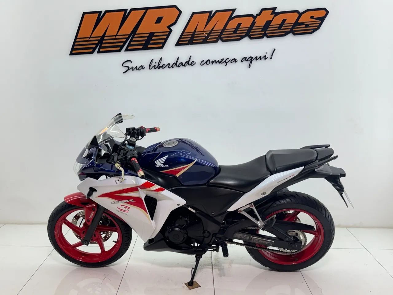 HONDA CBR 250R **POSSUI LEILÃO** - Foto 3