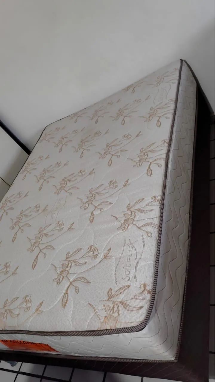 Cama casal seminova