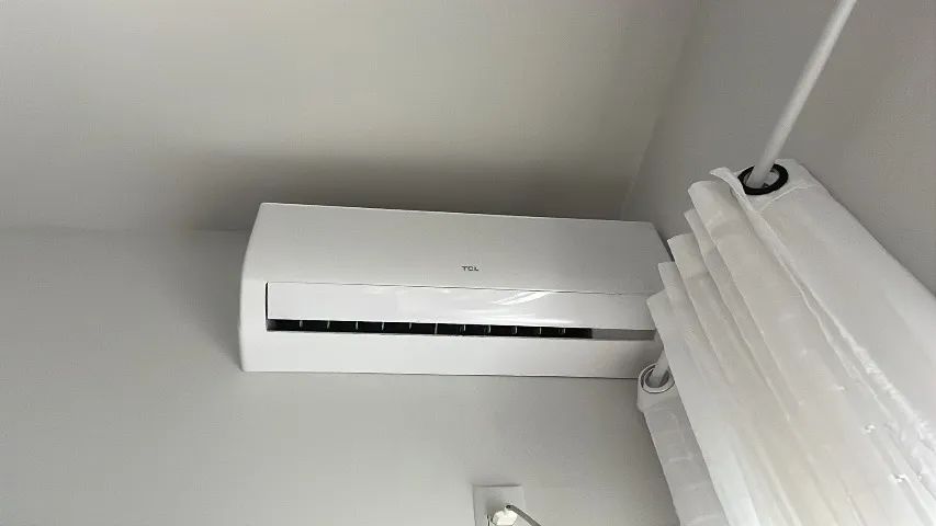Sofá, cama QUEEN , máquina de lavar , ar condicionado, televisão 50 polegadas 