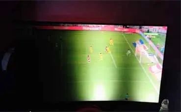 MONITOR CURVO 32" COM DEFEITO - Foto 2