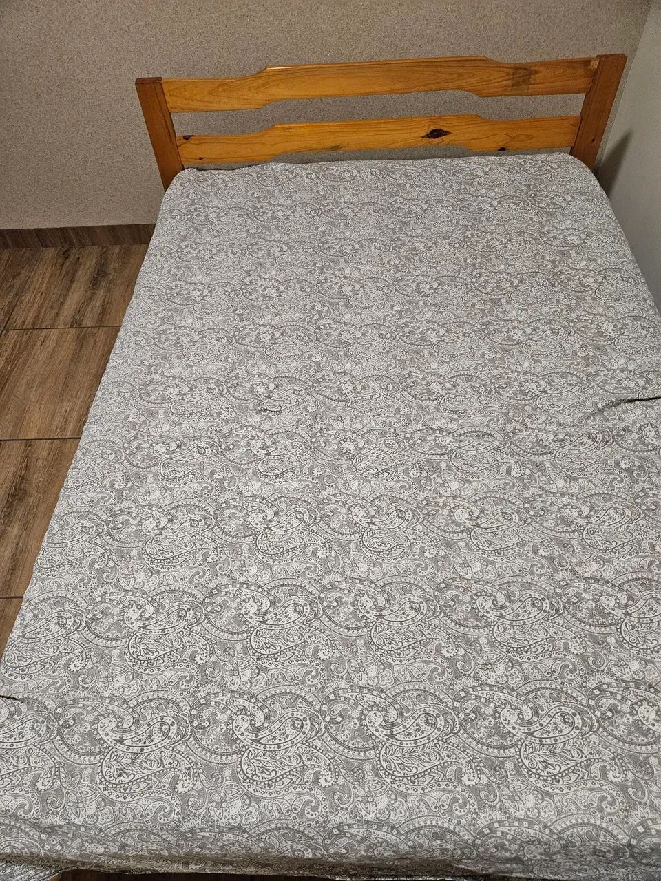 Cama casal com colchão 