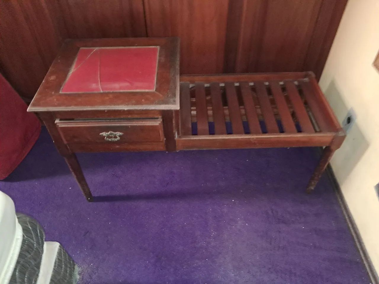 conjunto banco + mesinha lateral acoplada com uma gaveta em mogno maciço - Foto 3