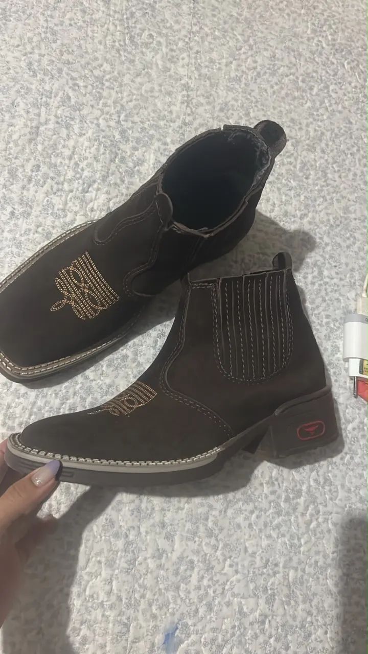 Vendo bota de couro numeração 38