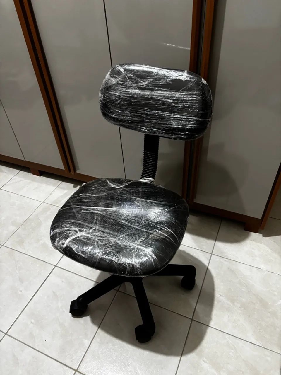 Cadeira de Escritório - Preta - Foto 2