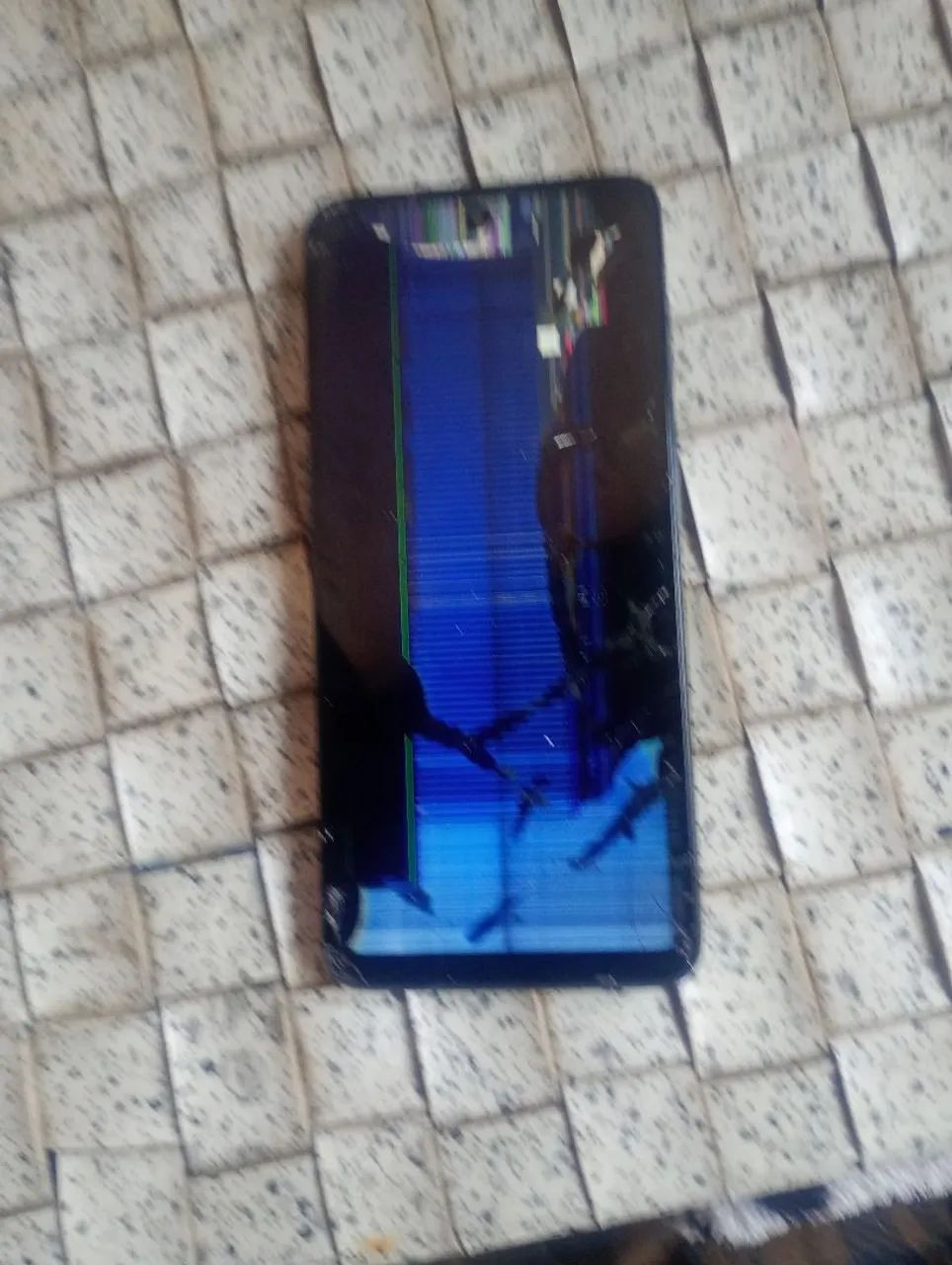 Celular tela quebrada 
