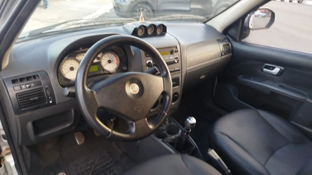 Fiat Strada Adventure1.8/ 1.8 Locker Flex CD 2012 - Foto 4
