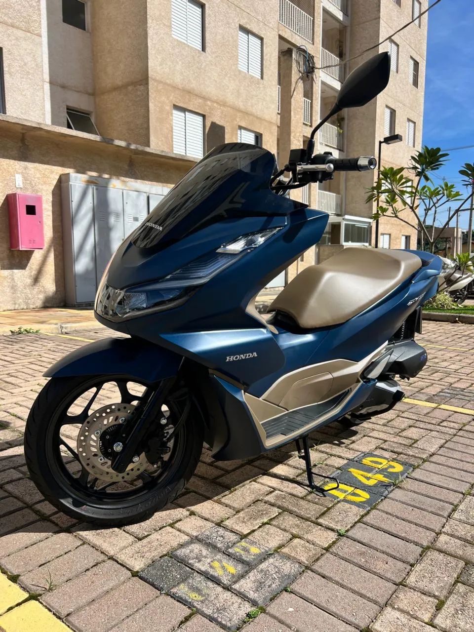 PCX DLX 2024 - Foto 5