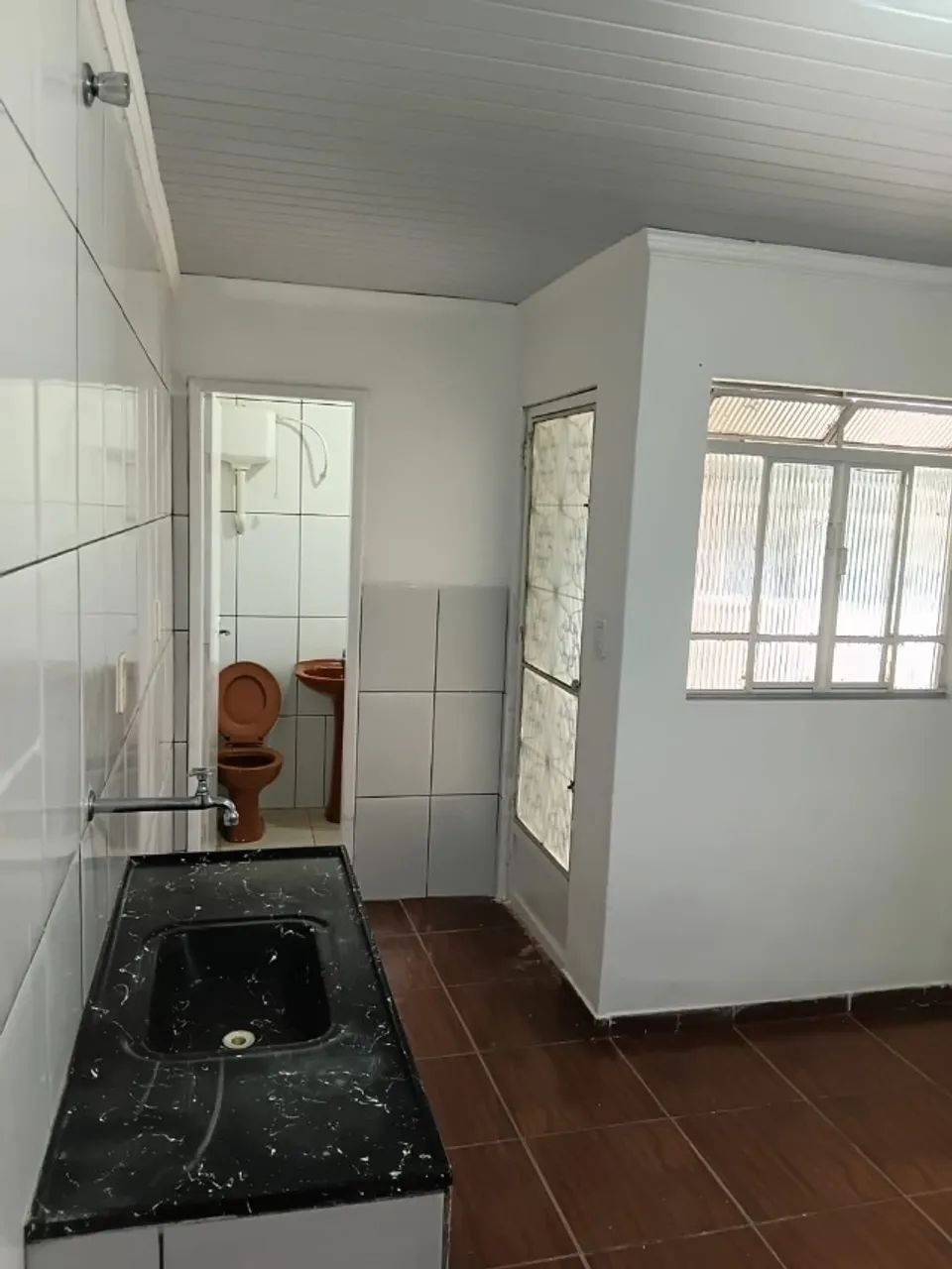 Alugo casa