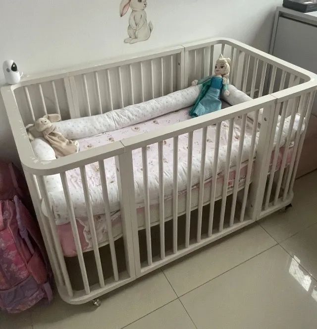 BERÇO QUE VIRA CAMA + 2 COLCHÕES  - Foto 2