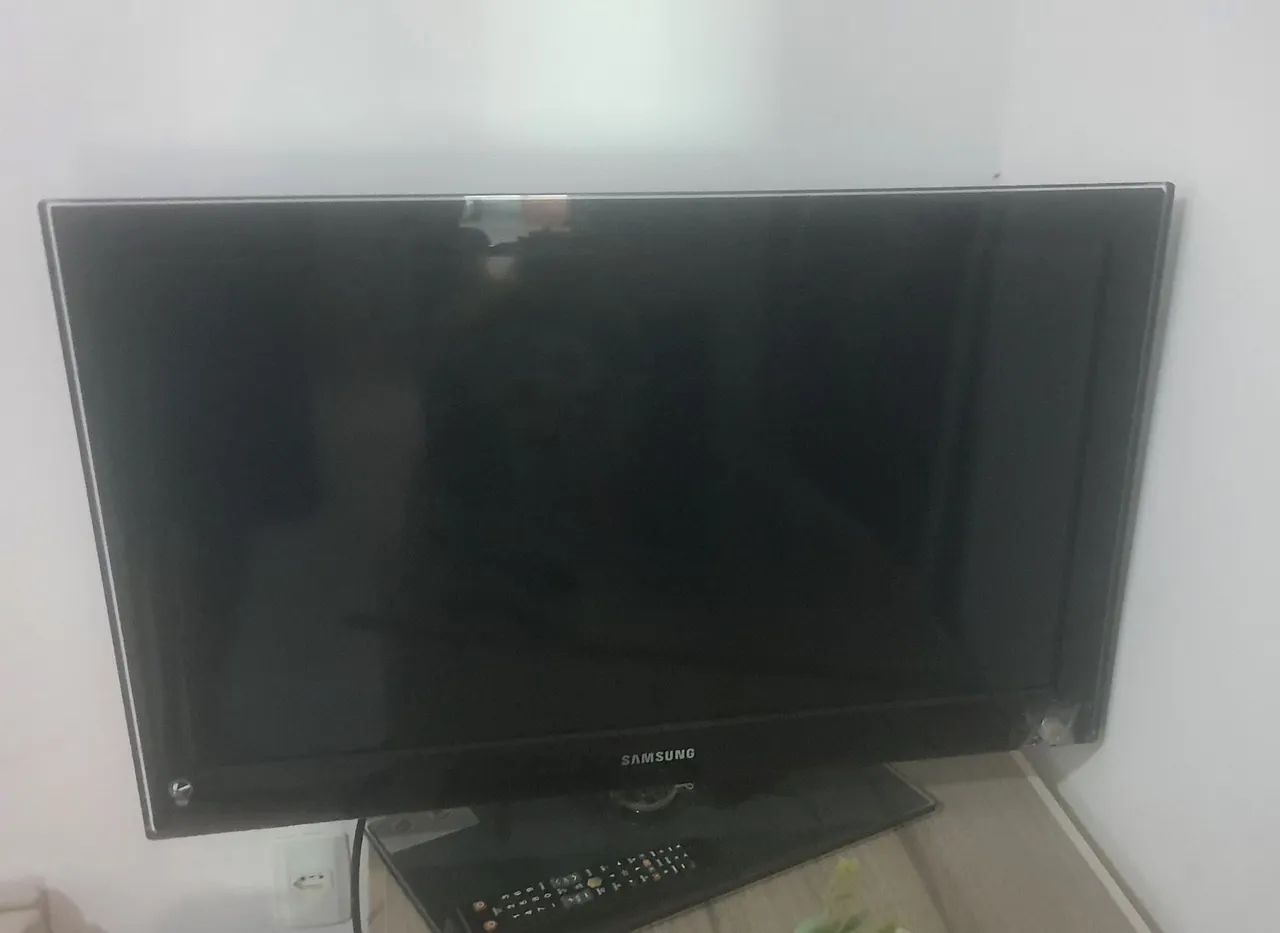 Televisão Samsung 32" com defeito
