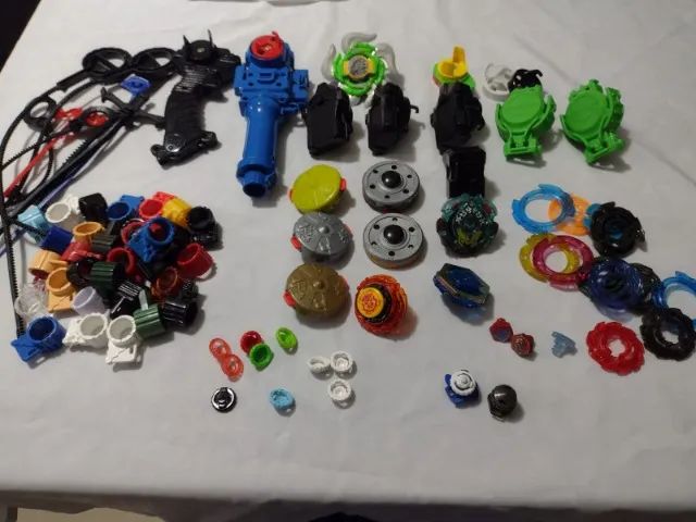 Lote de Peças Variadas Beyblade e Arena Azul - Foto 3