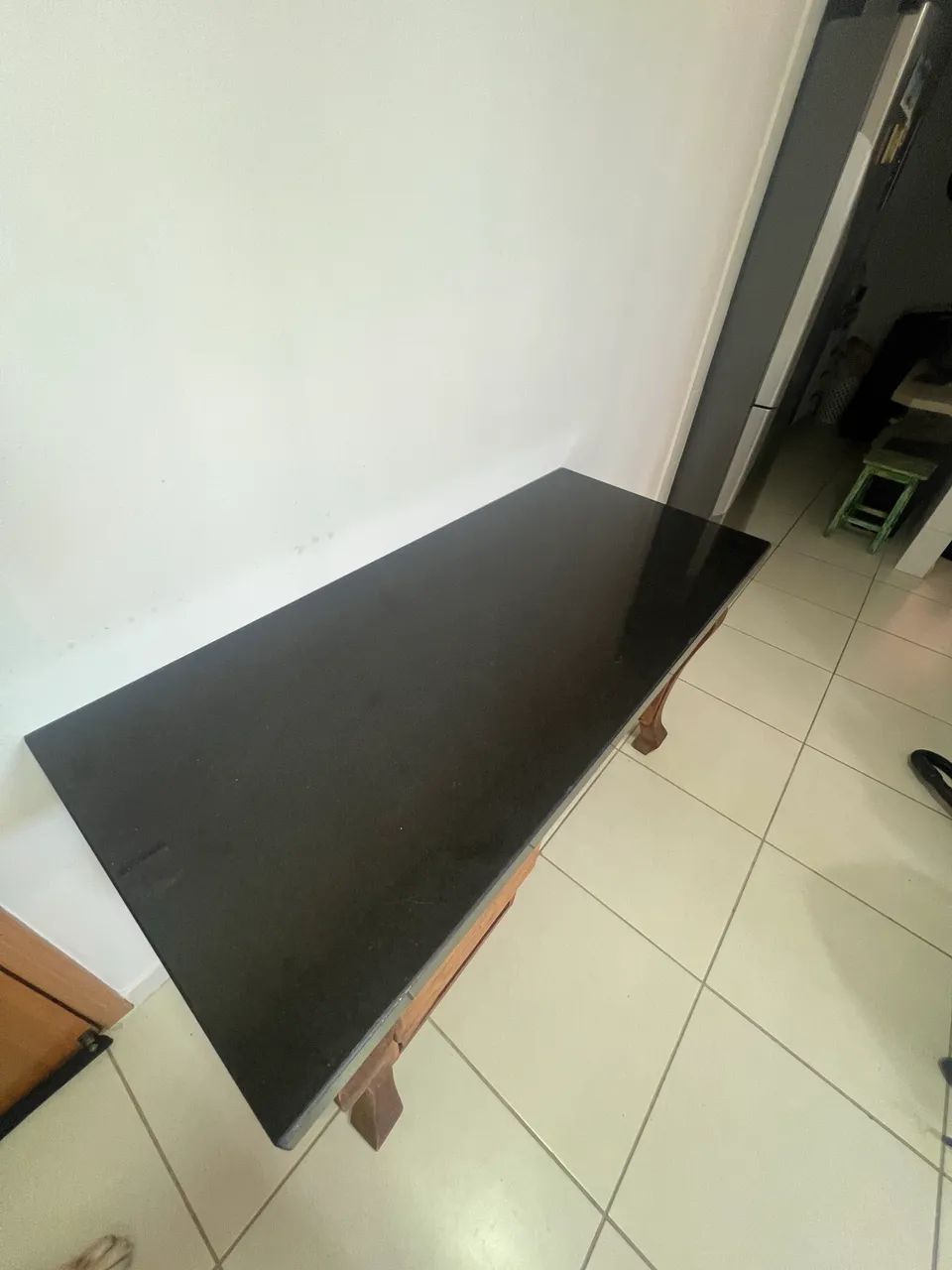 Balcão de madeira com tampo de granito  - Foto 2