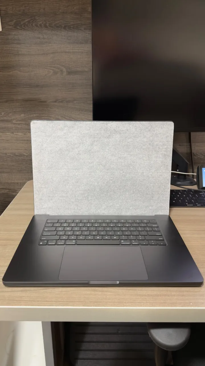 MacBook Pro M5 16gb ssd 512gb - Notebooks - Lírio do Vale, Manaus