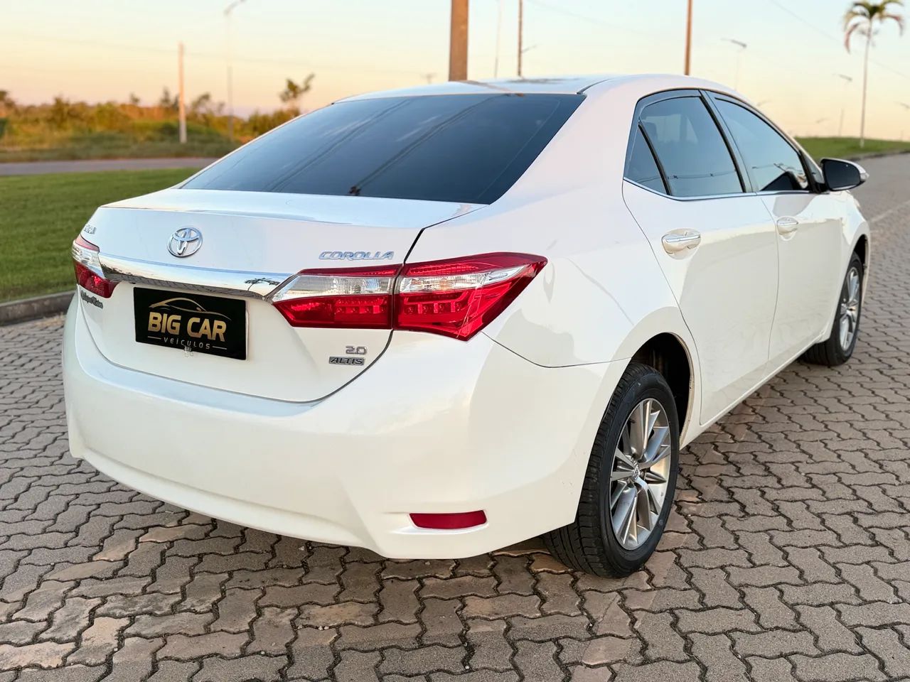 Toyota Corolla Altis 2.0 Flex 16V Aut. 2017 - Foto 2