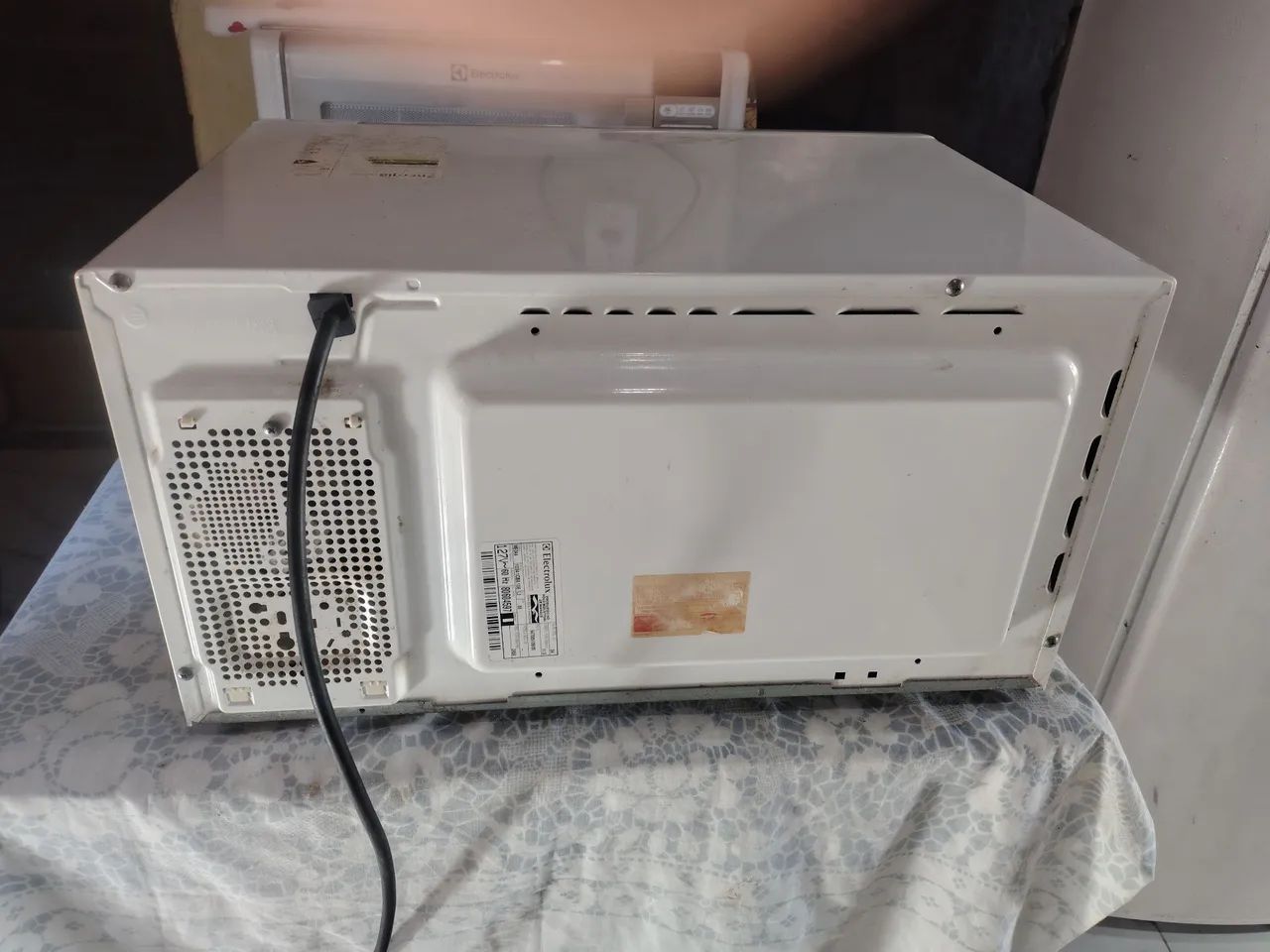 VENDO UM MICROONDAS BEM CONSERVADO FUNCIONANDO PERFEITAMENTE TESTA NA HORA  - Foto 3