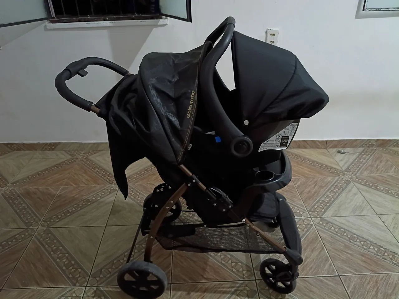 Carrinho de bebê e bebê conforto  - Foto 3