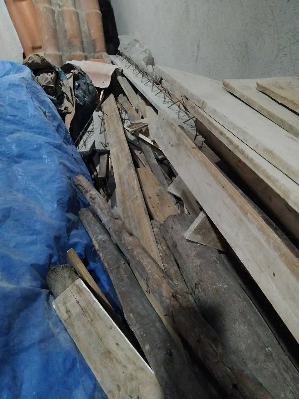 Sobra de obra , pontalete, sarrafo,tijolo, lajota, trelica..etc.. - Foto 4
