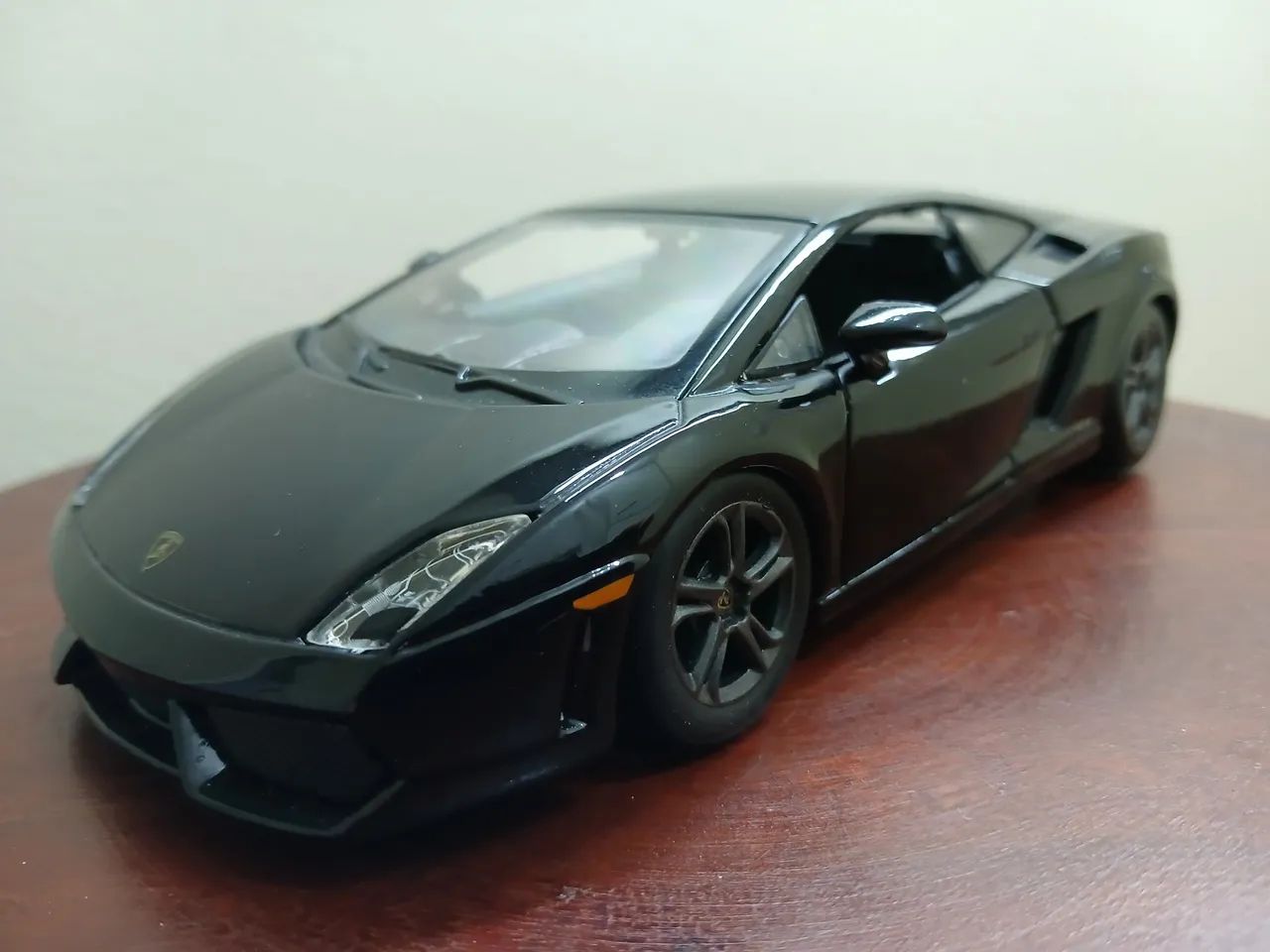 MINIATURAS LAMBORGHINI GALLARDO LP560-4 e DODGE VIPER