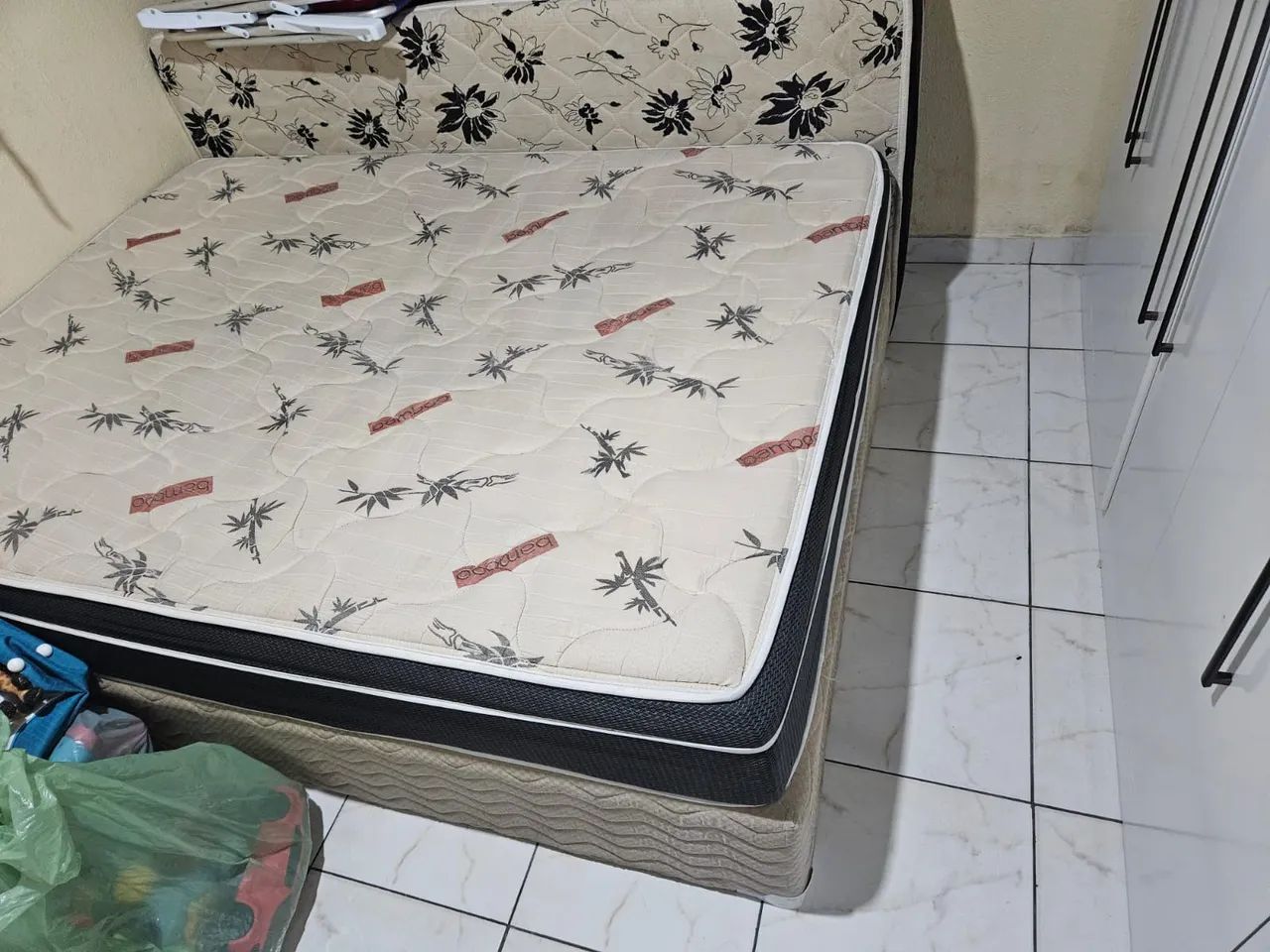 Vendo cama Box de casal com colchão e pés  - Foto 3