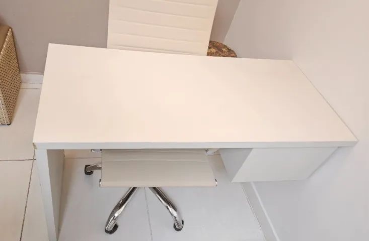 Mesa em mdf com 2 gavetas