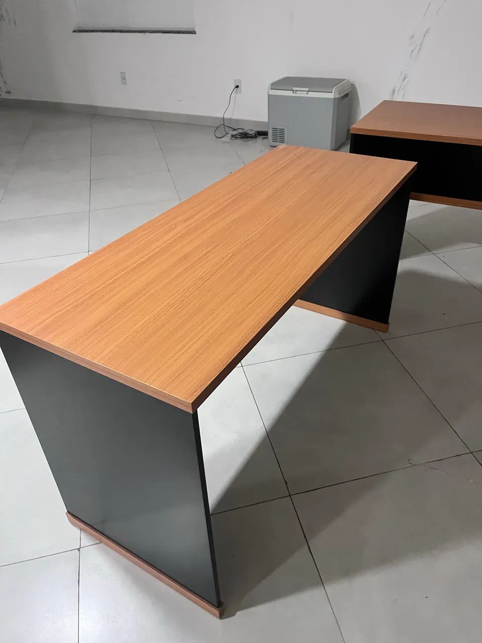 Dupla de mesa de escritório NUNCA usada - Foto 4