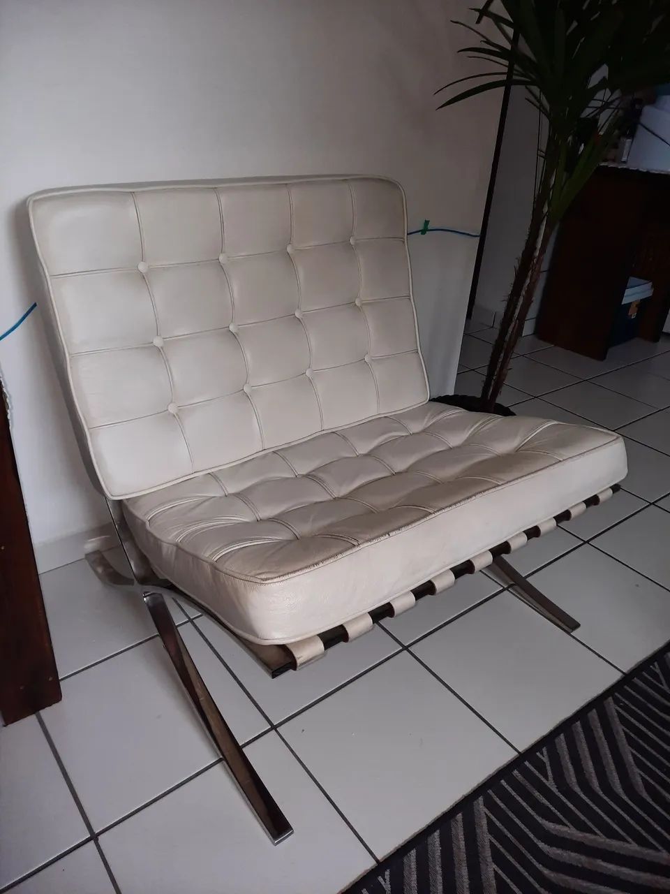 Vendo poltrona Barcelona semi nova