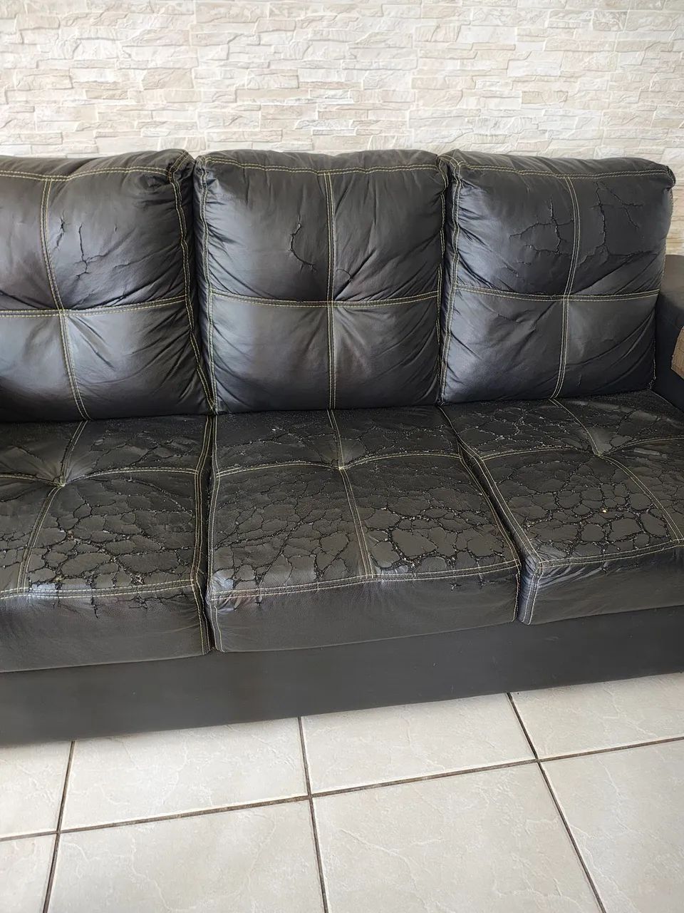 Vendo sofá de 3 e 2 lugares  - Foto 2